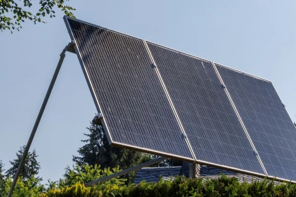 Drei Solarpaneele