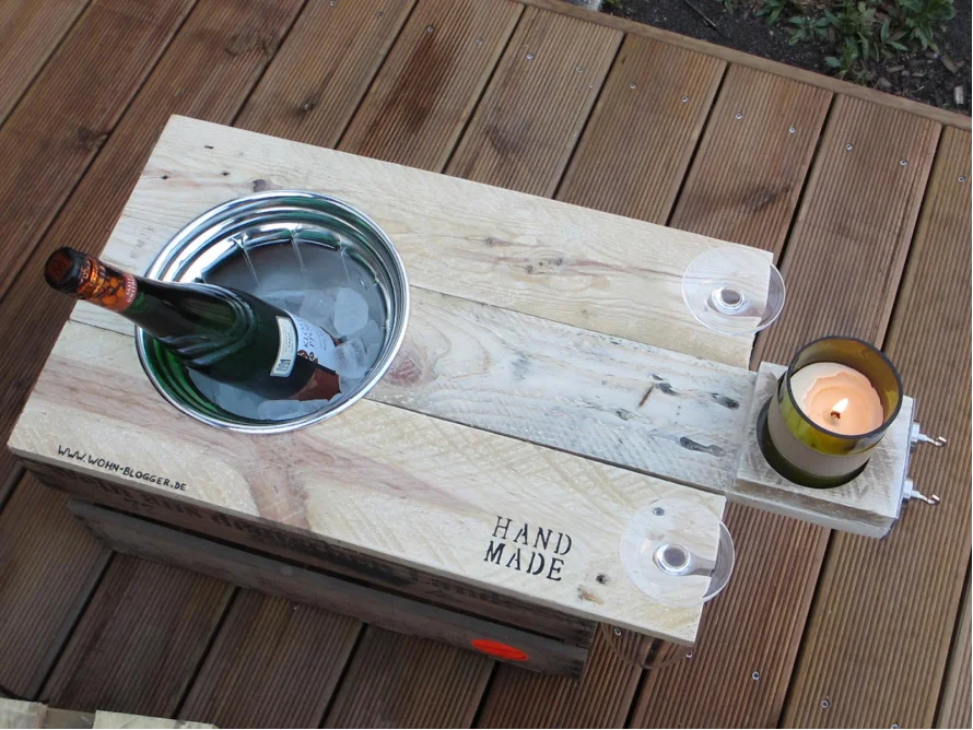 Selbstgebauter Tisch aus Palettenholz