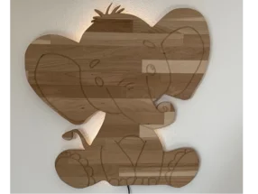Holzleuchte in Form eines Elefanten