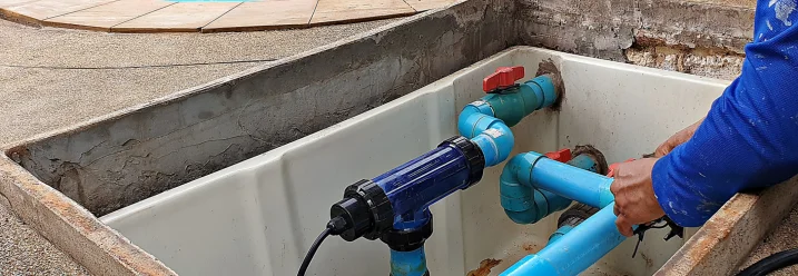 Poolpumpe im Filterkasten
