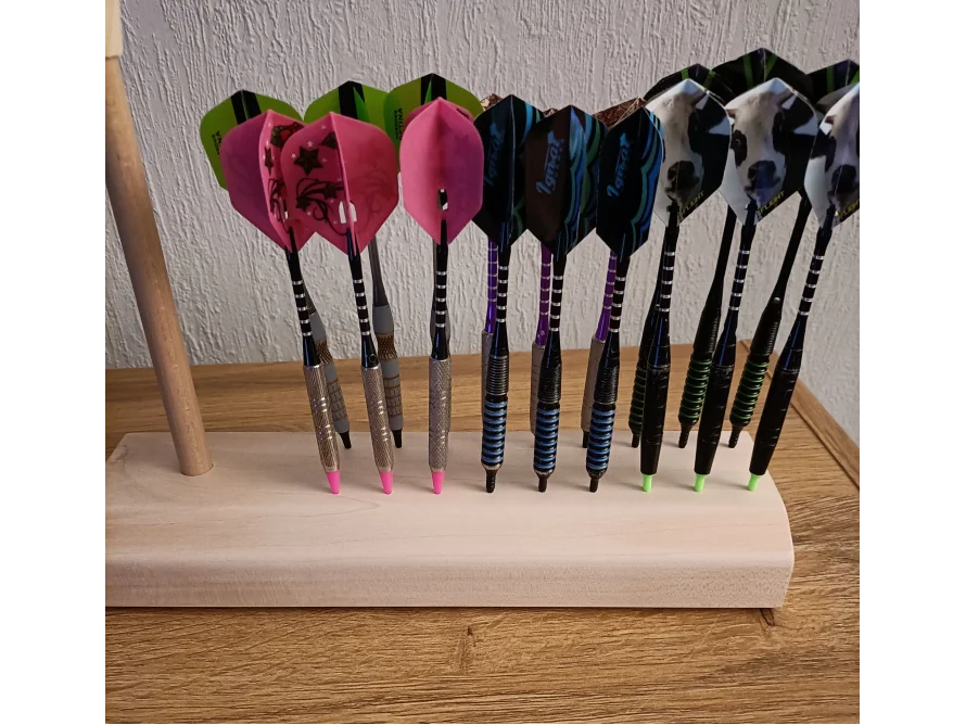 Verschiedene Darts in einem Ständer
