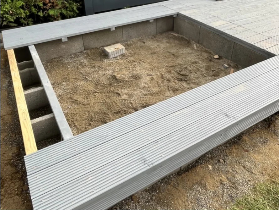 Holzfundament im Bau