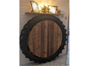 Upgecycelter Traktorreifen als Schrank