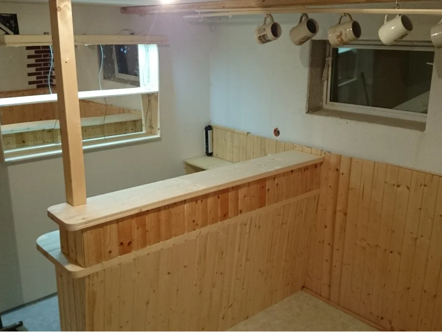 Thekenkonstruktion aus Holz