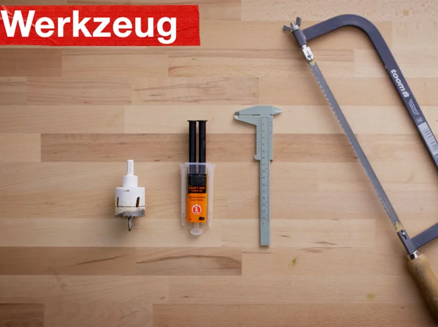 Werkzeuge auf Holz