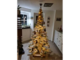 Alternativer Weihnachtsbaum aus Holz