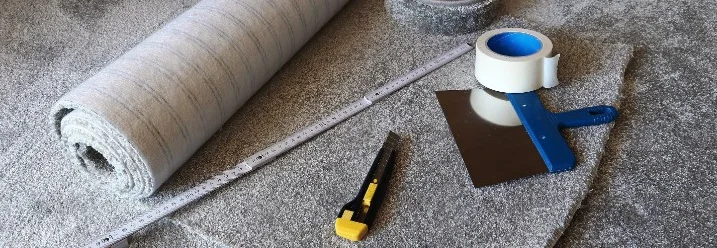 Teppichboden, Cuttermesser und Zollstock