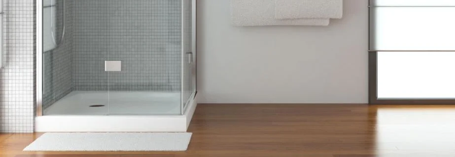 Moderne Dusche mit Glaswand