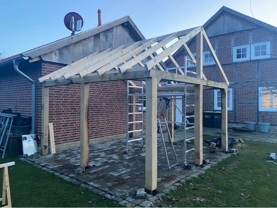 Holzgerüst für eine Terrassenüberdachung