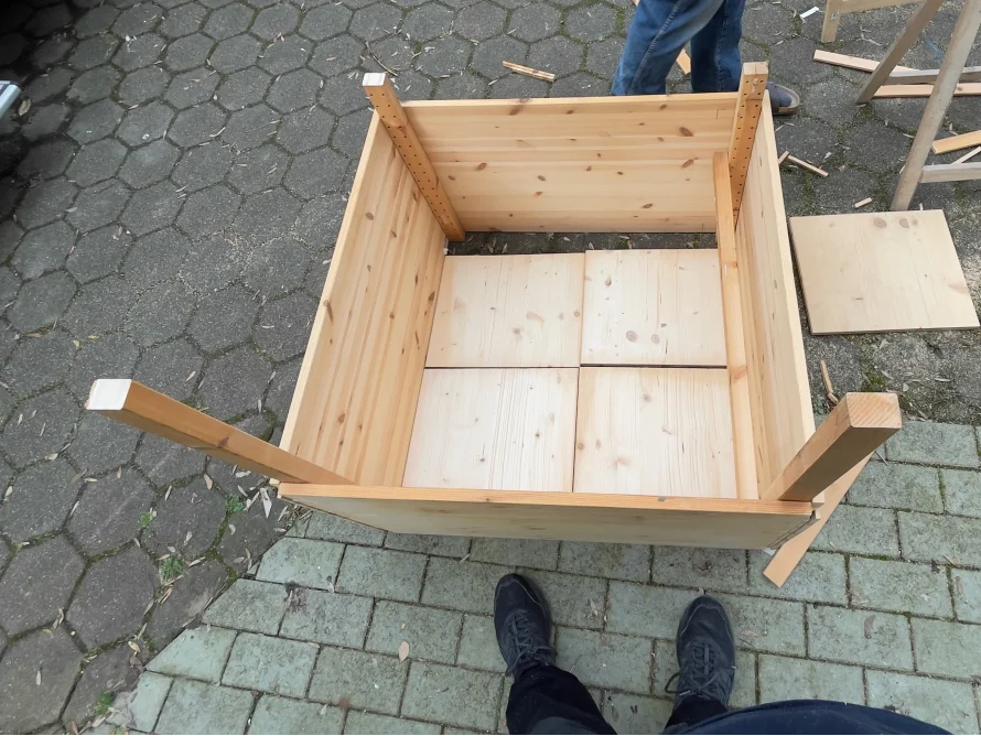 Holzkonstruktion mit Bodenplatte