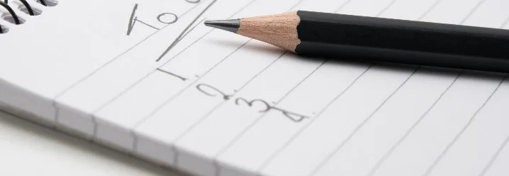 Notizblock mit Stift und To-Do-Liste