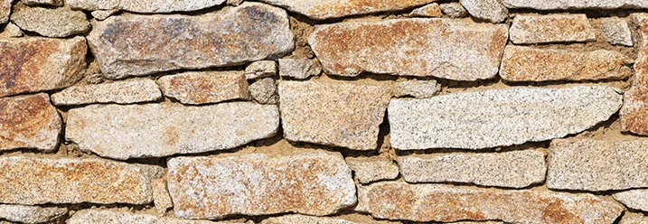 Eine Natursteinmauer.