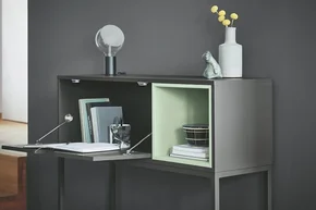 Modernes Schränkchen mit Schreibtisch