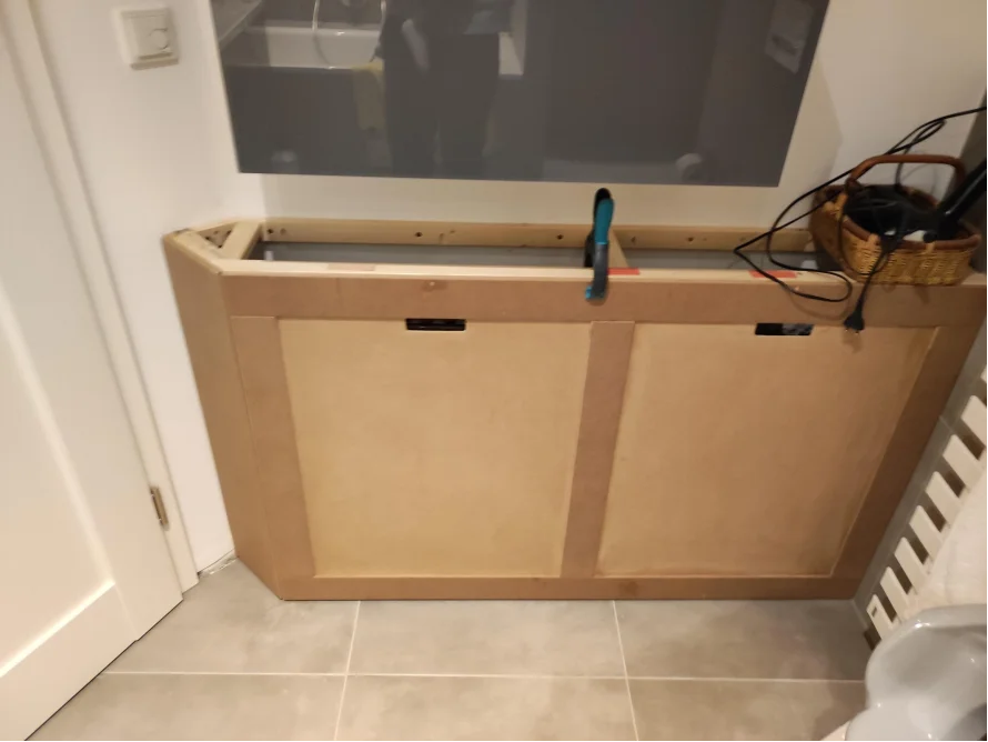Holzschrank im Bau