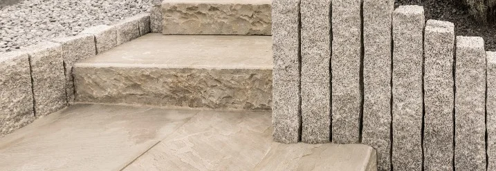 Steintreppe mit Granitkante