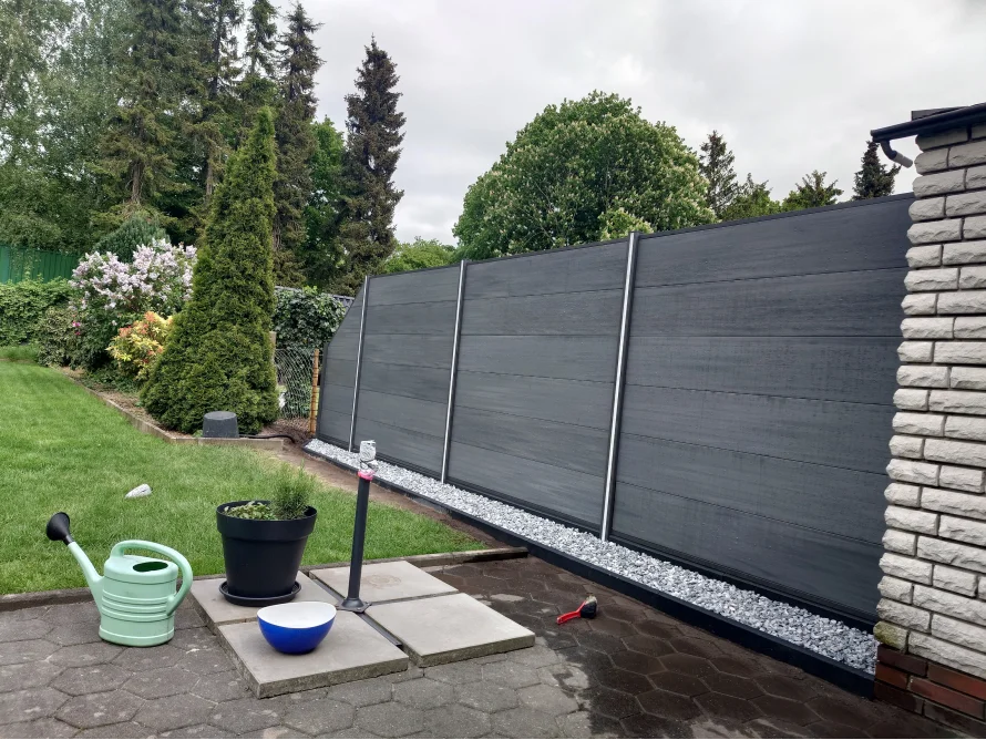 Neuer Gartenzaun aus Holz