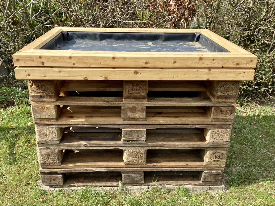 Hochbeet aus Paletten