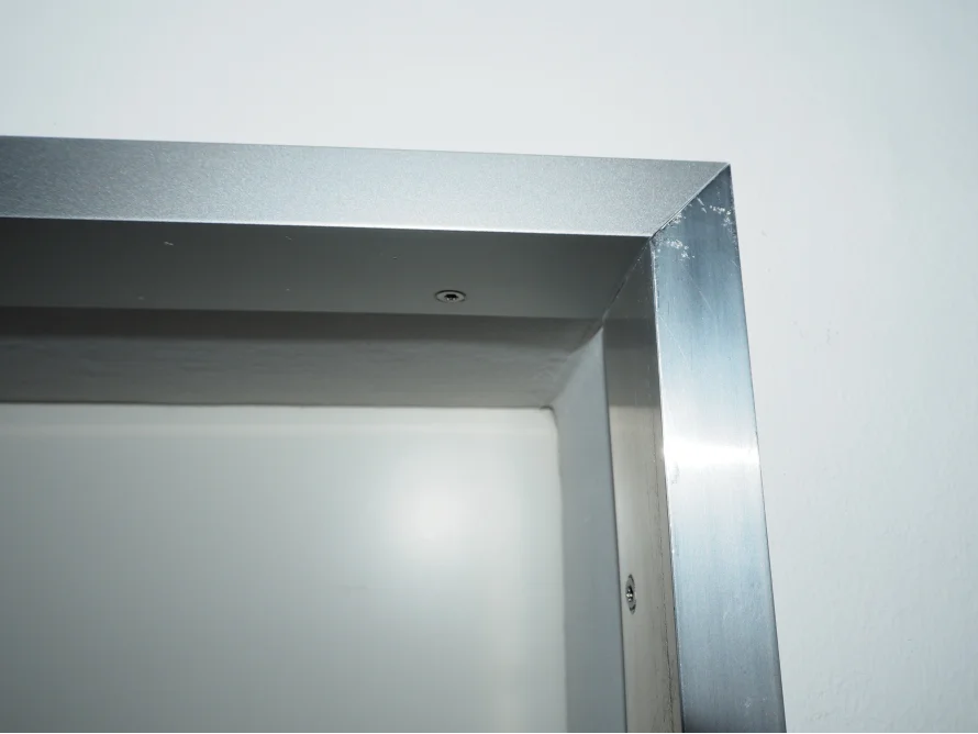 Metallrahmen einer Tür oder eines Fensters