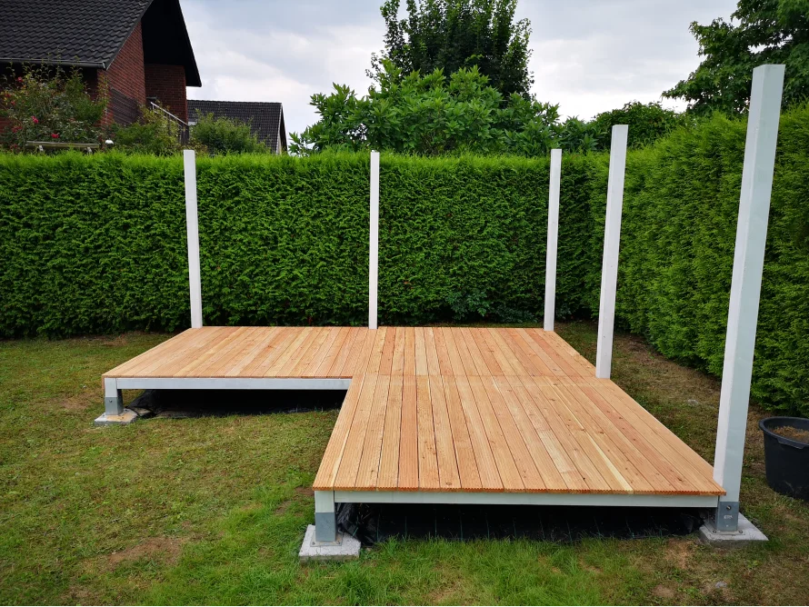 Holzterrasse im Bau