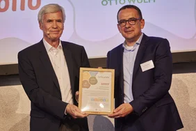 Prof. Dr. Michael Otto (Initiator toMOORow) und Dominique Rotondi (Geschäftsführer Einkauf und Logistik, toom) bei der Auftaktveranstaltung in Berlin.