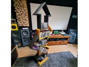 Schwarzes CD-Regal in Pfeilform