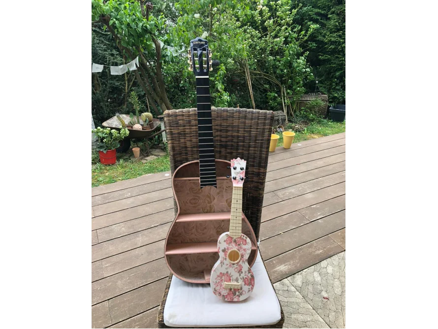 Gitarre und Ukulele