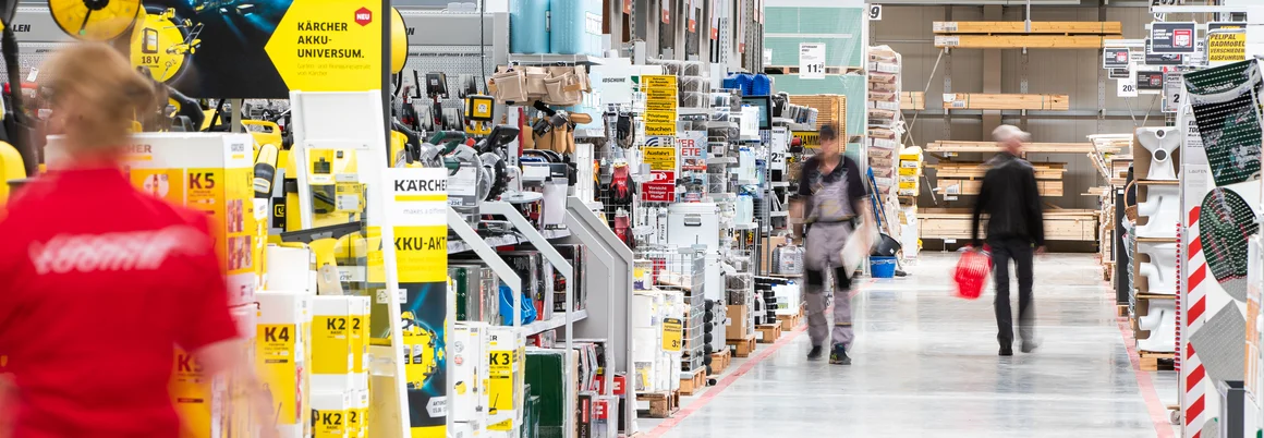 Einkaufsgang in einem Baumarkt