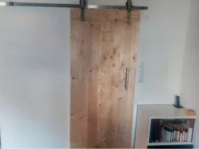 Holzschiebetür mit Schiefermechanismus