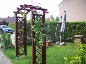 Rankhilfe als Rosenbogen