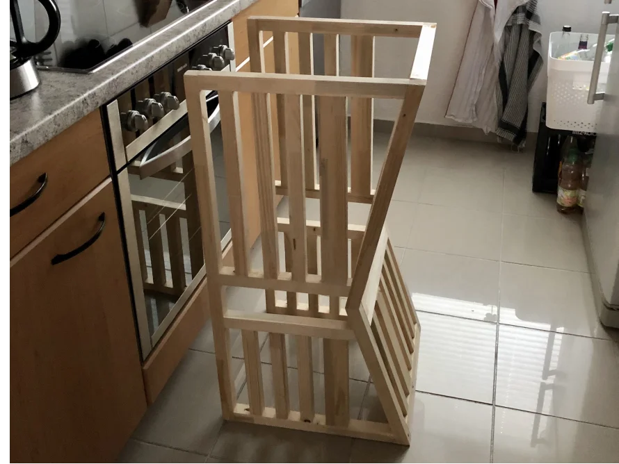 Holzgestell in einer Küche