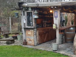 Rustikale Gartenbar