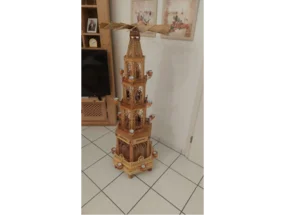 Hölzerner Weihnachtspyramide