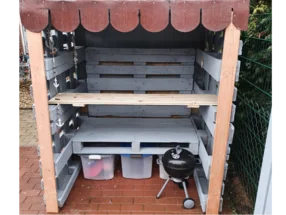 Gartenhaus aus Paletten mit Grill