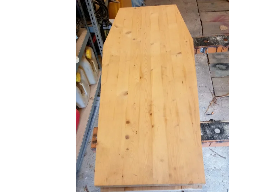 Holzplatte in Sargform