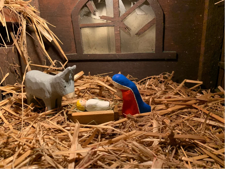 Weihnachtskrippe mit Maria, Josef und Jesuskind