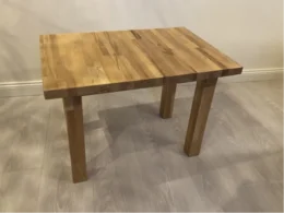 Kleiner Holztisch