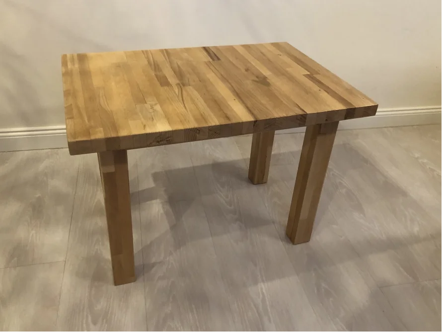 Kleiner Holztisch
