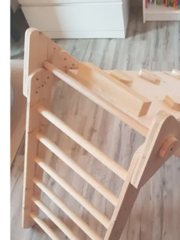 Hölzernes Kletterdreieck für Kinder