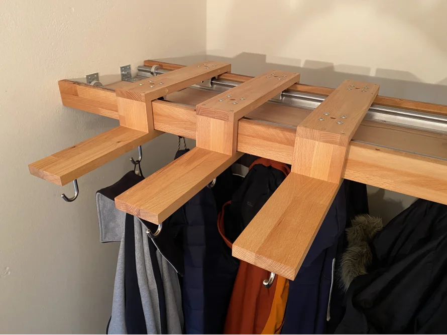 Garderobe aus Holz