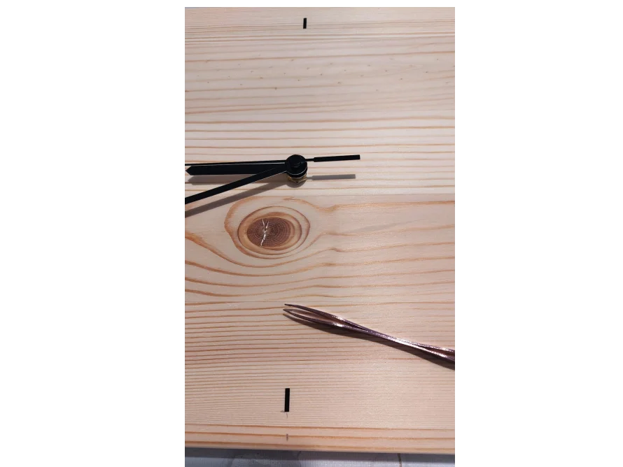 Holz mit Zeigern und einer Gabel
