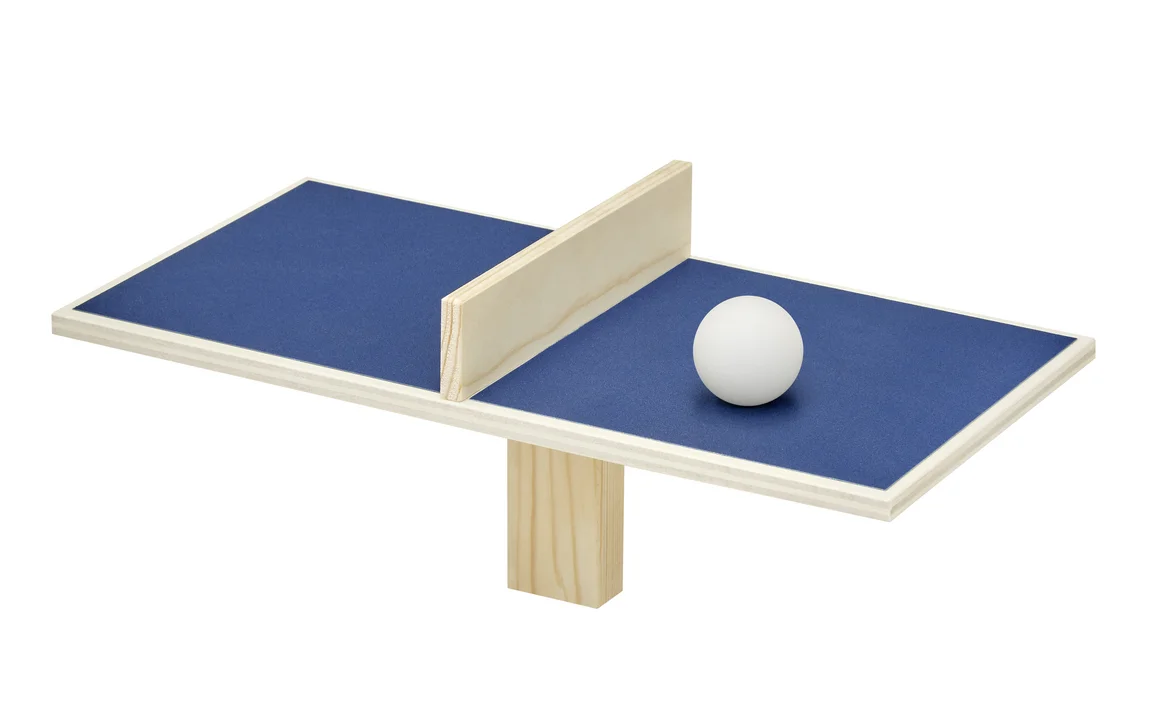 Miniatur-Tischtennisplatte mit Ball