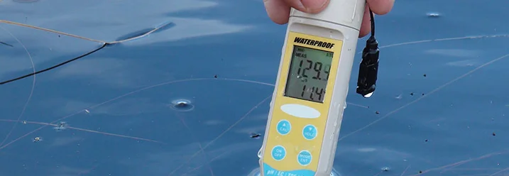 Wasserqualitätsmessung mit Messgerät