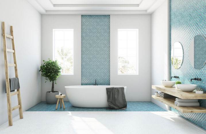 Modernes Badezimmer mit blauer Kachelwand